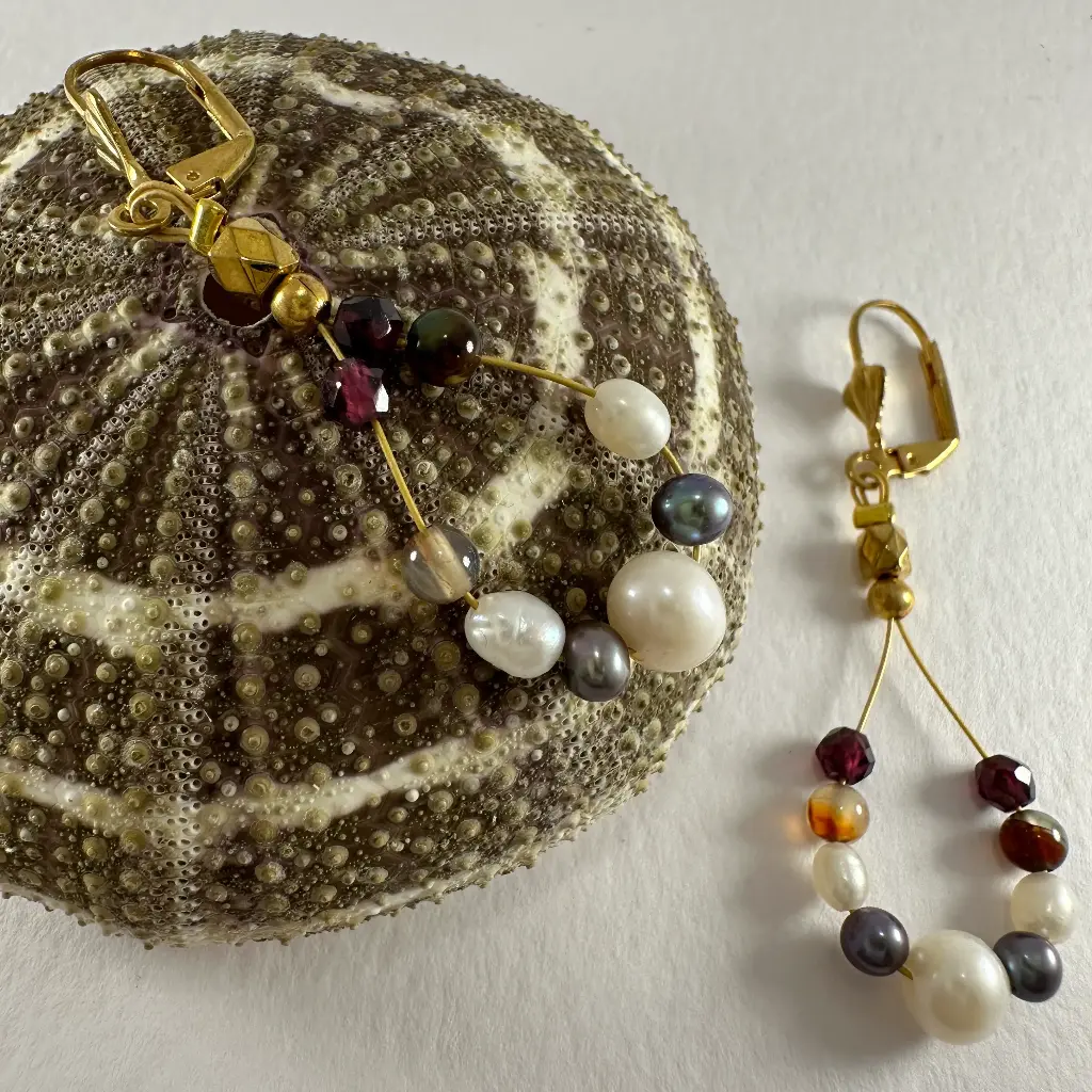 Boucle câble gouttes perles et pierres fines 